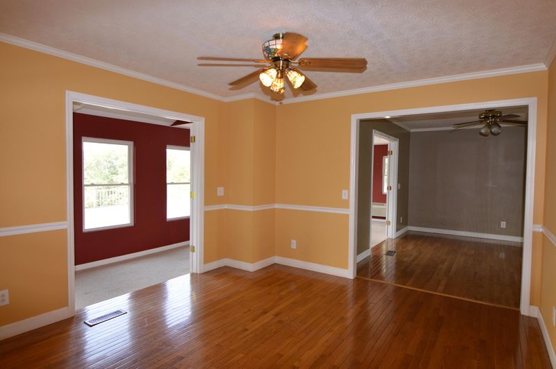 318 Edgelake Dr, Kingston, TN 37763