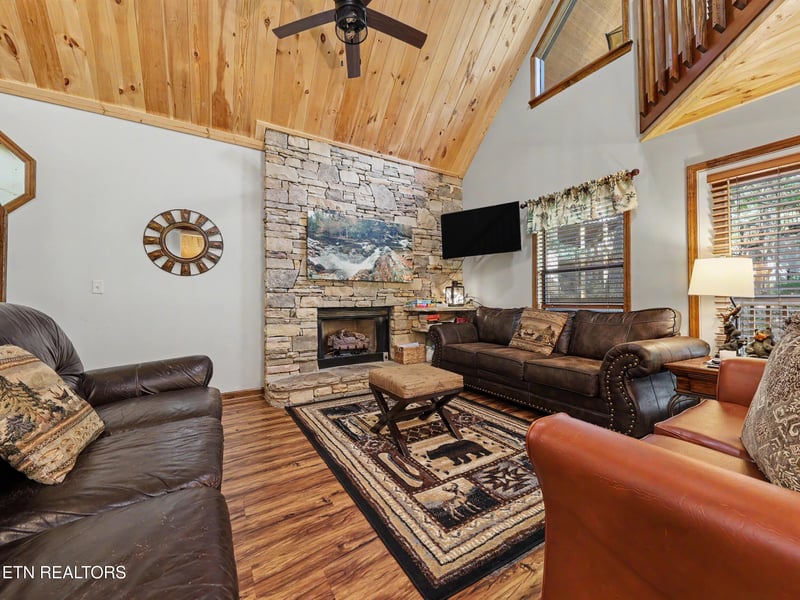 318 Greenwood Way, Pigeon Forge, TN 37863
