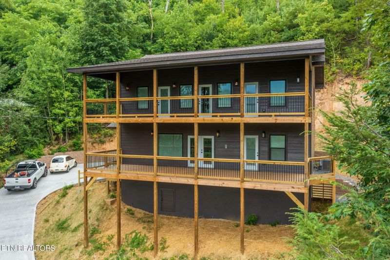 318 Greystone Hts Rd, Gatlinburg, TN 37738