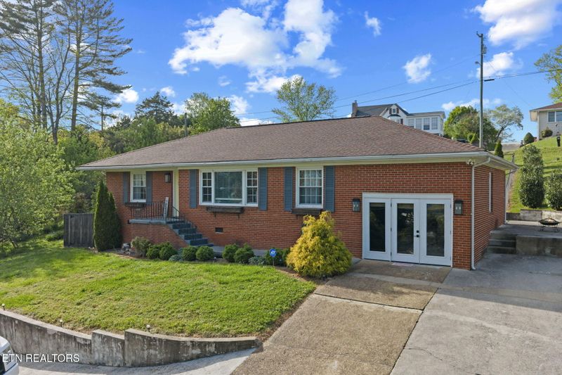 318 Hickory St, Clinton, TN 37716