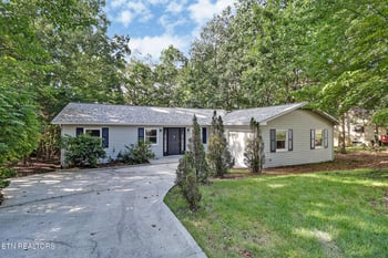 318 Lakeview Dr, Crossville, TN 38558