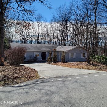 318 Lakeview Dr, Fairfield Glade, TN 38558