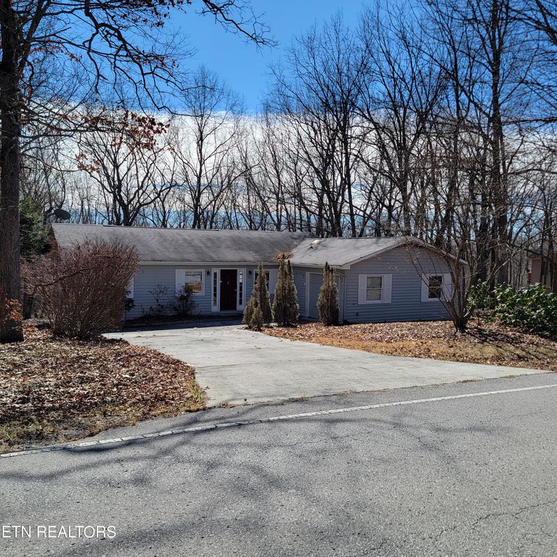 318 Lakeview Dr, Fairfield Glade, TN 38558