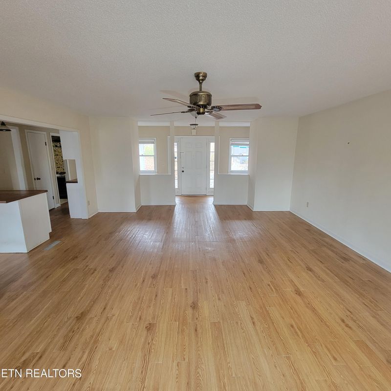 318 Lakeview Dr, Fairfield Glade, TN 38558
