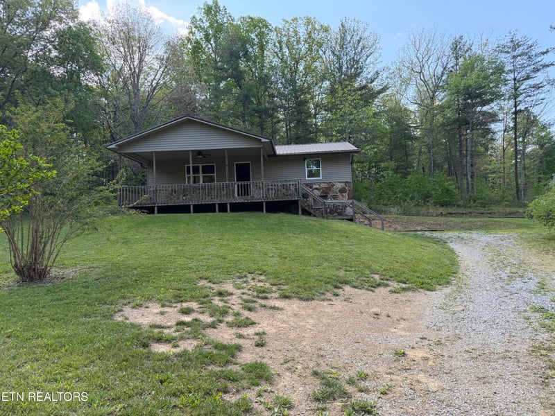 318 Lee Rd, Lancing, TN 37770