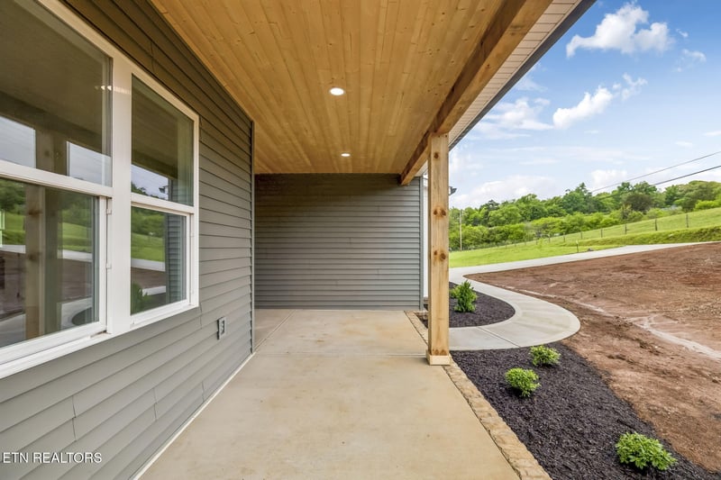 318 Roddy Branch Rd, Rockford, TN 37853