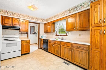 318 Springfield Dr, Lafollette, TN 37766