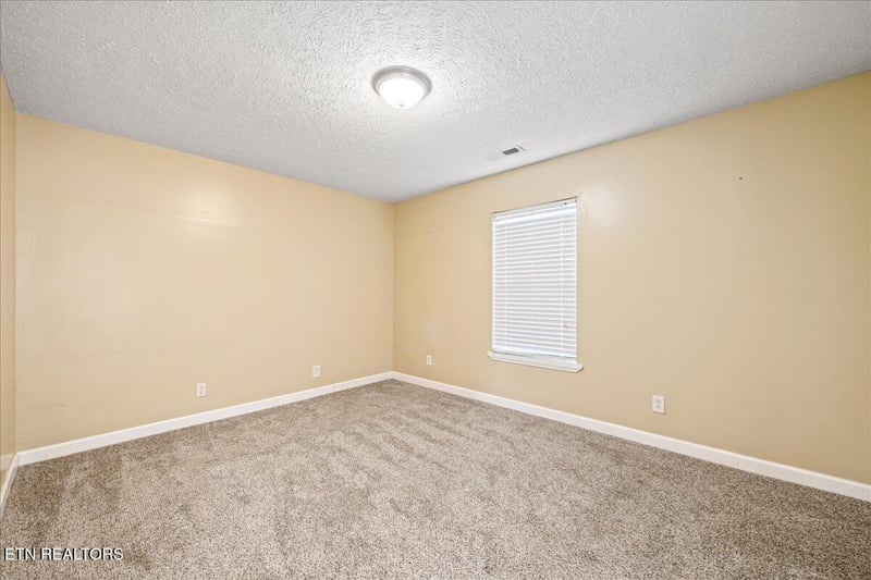 318 Springfield Dr, Lafollette, TN 37766
