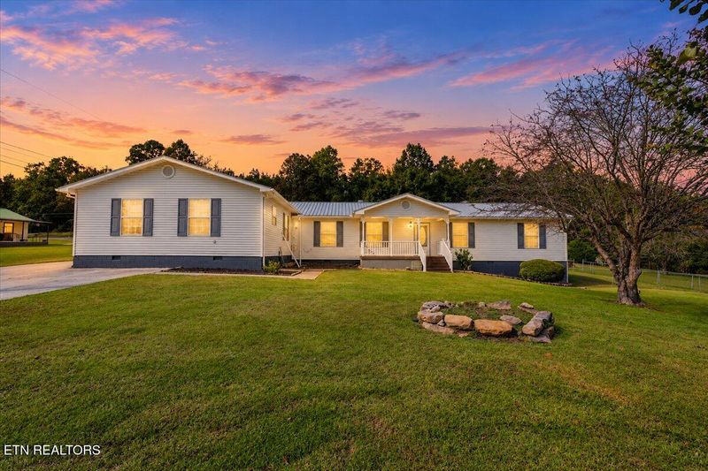318 Springfield Dr, Lafollette, TN 37766