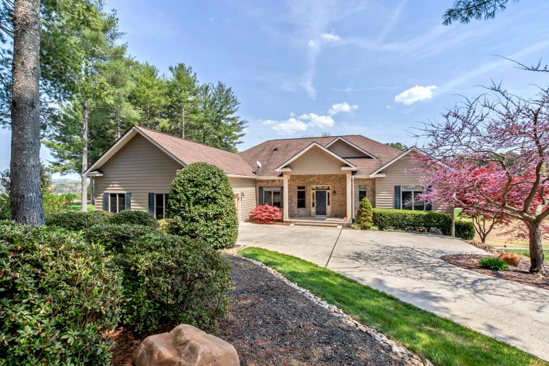 318 Wewoka Ln, Loudon, TN 37774