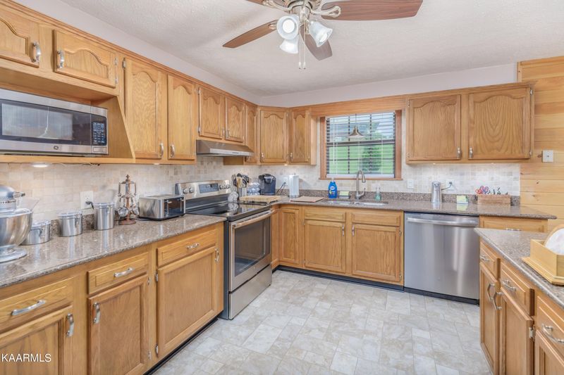 3180 Covemont Rd, Sevierville, TN 37862