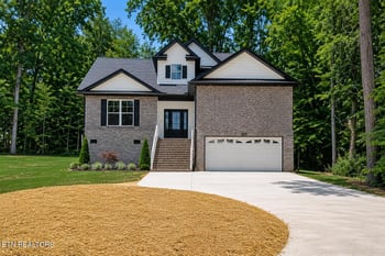 3185 Fairoaks Dr, Maryville, TN 37803