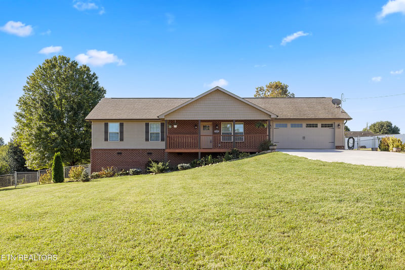 319 Ayers Rd, Kodak, TN 37764