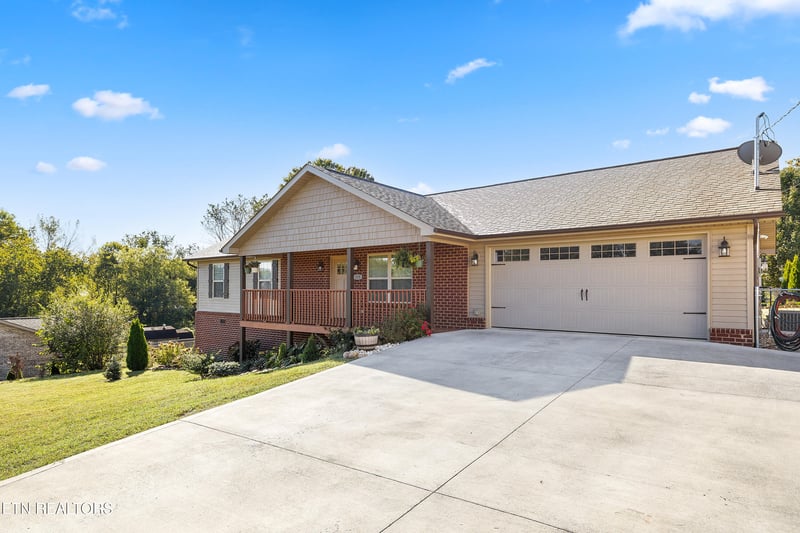 319 Ayers Rd, Kodak, TN 37764