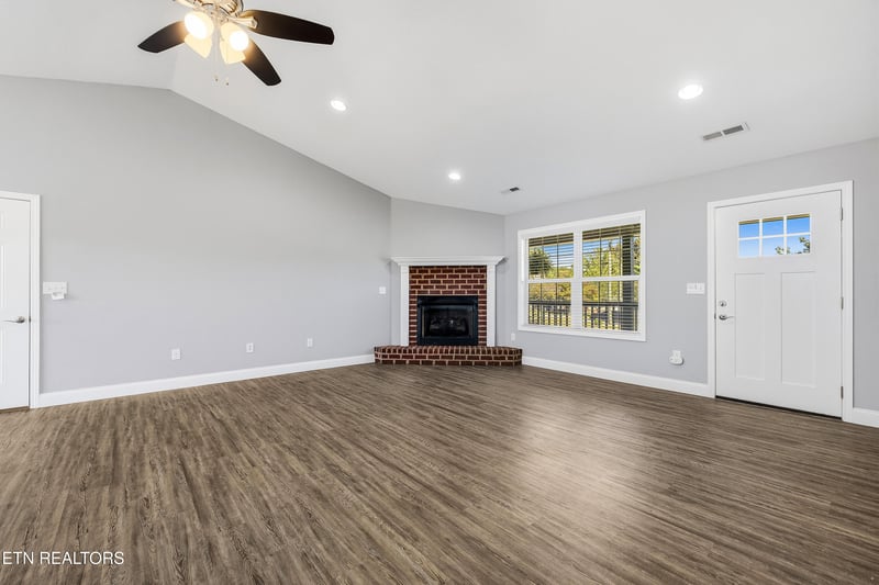 319 Ayers Rd, Kodak, TN 37764