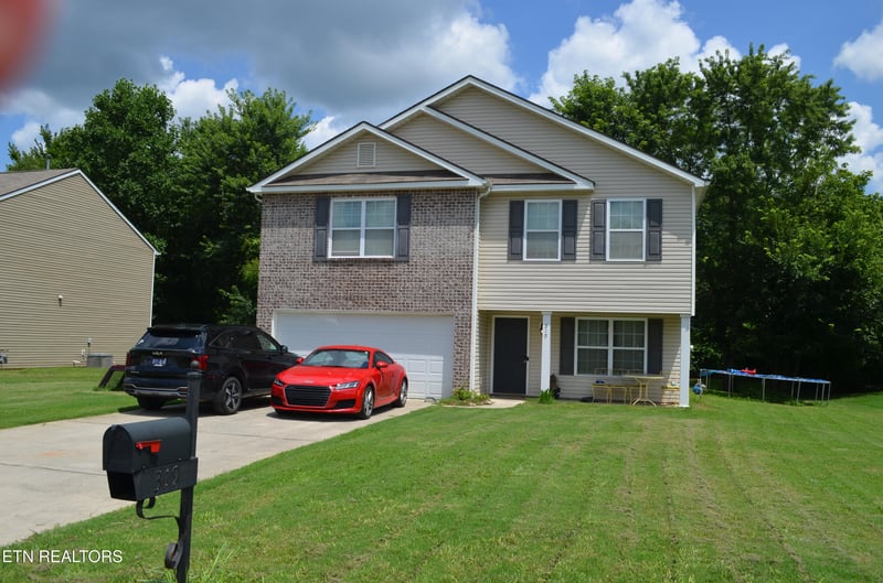 319 Chrysler Ln, Powell, TN 37849