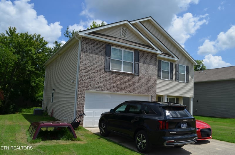 319 Chrysler Ln, Powell, TN 37849