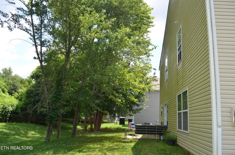 319 Chrysler Ln, Powell, TN 37849