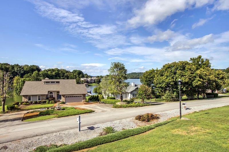 319 Chuniloti Cir, Loudon, TN 37774