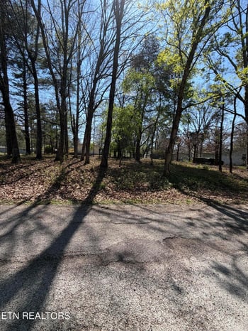 319 Dartmoor Dr, Crossville, TN 38558