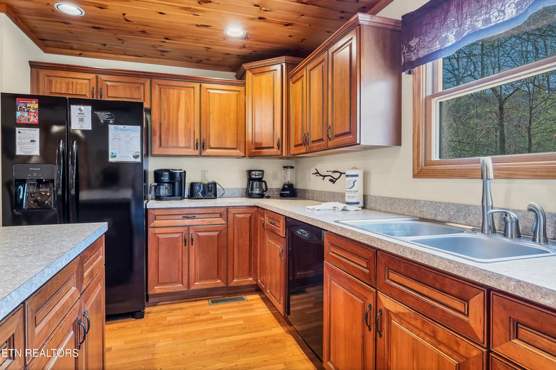 319 Rainbow Cir, Townsend, TN 37882