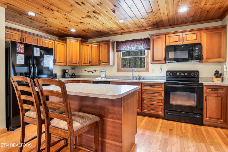 319 Rainbow Cir, Townsend, TN 37882