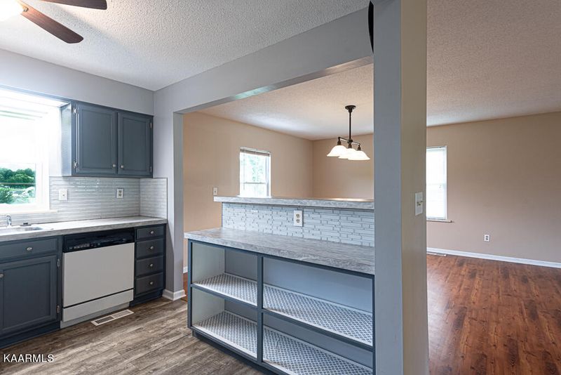 319 River Bend Dr, Loudon, TN 37774
