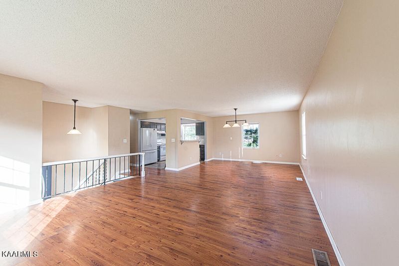 319 River Bend Dr, Loudon, TN 37774
