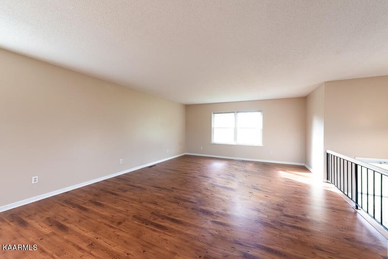 319 River Bend Dr, Loudon, TN 37774