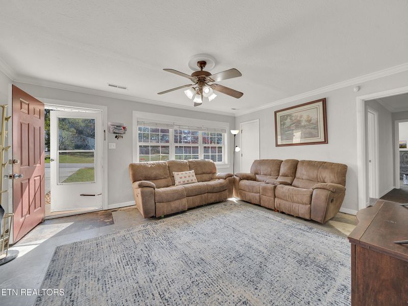 319 Sky Dr, Knoxville, TN 37912
