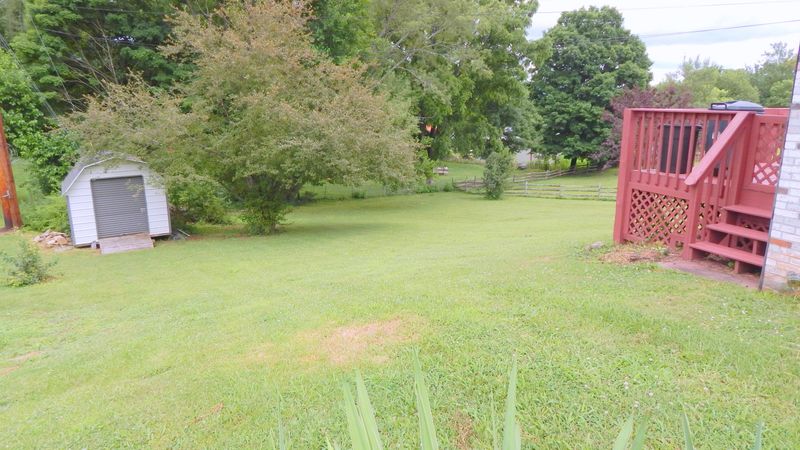 319 Thelma Cir, Jacksboro, TN 37757