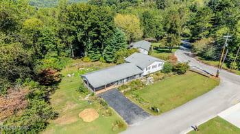 319 Woodland Dr, Harriman, TN 37748