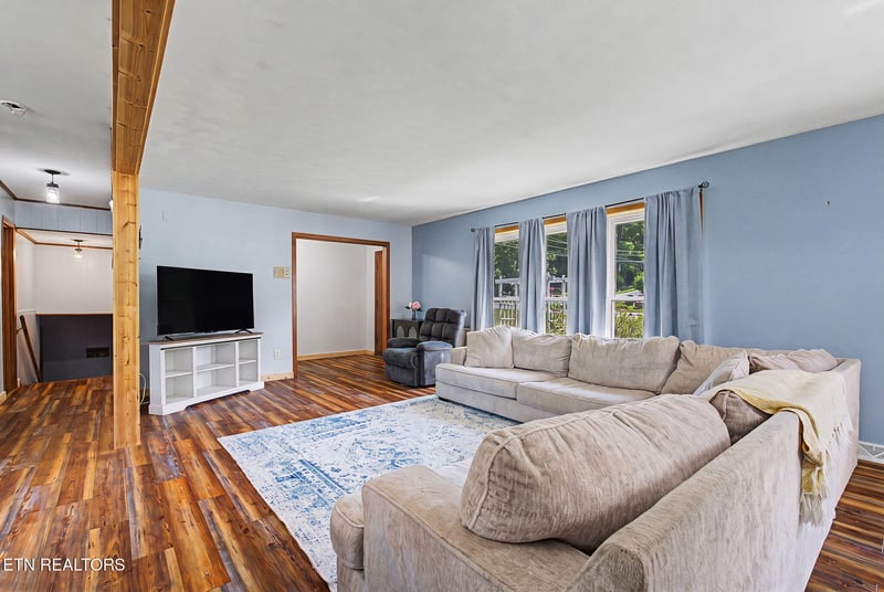 319 Woodland Dr, Harriman, TN 37748