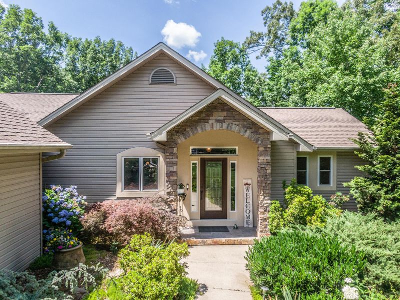 32 Chatham Ct, Crossville, TN 38558