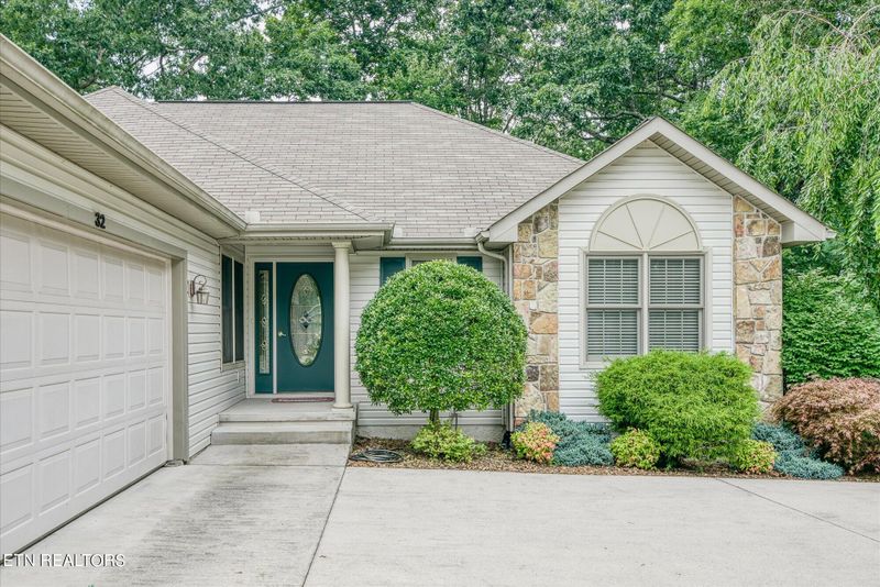 32 Kingsbridge Ln, Crossville, TN 38558