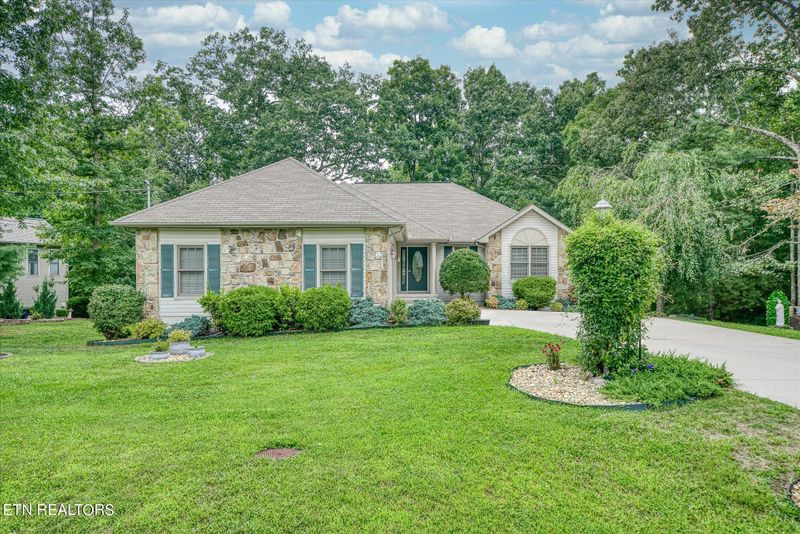 32 Kingsbridge Ln, Crossville, TN 38558