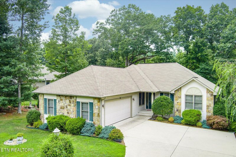 32 Kingsbridge Ln, Crossville, TN 38558