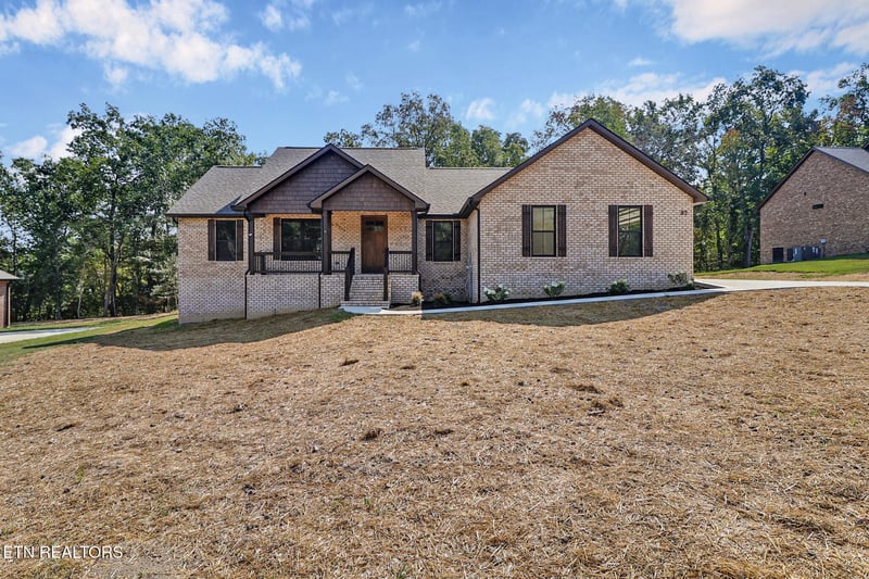 32 Riverchase Dr, Crossville, TN 38571