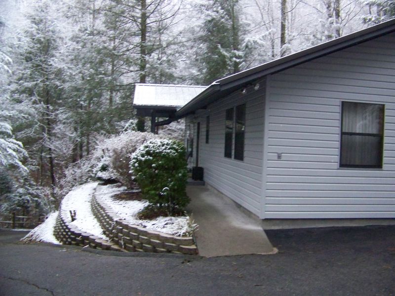 320 Bruce Rd, Gatlinburg, TN 37738