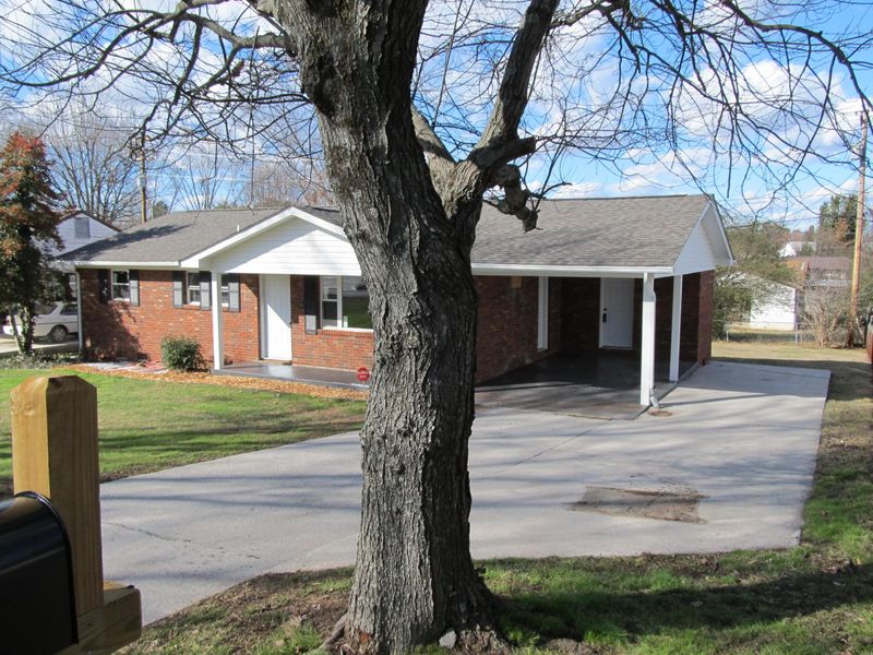 320 Defoe Cir, Maryville, TN 37804
