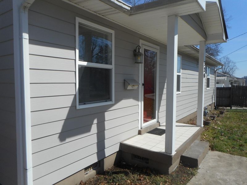 320 East Dr, Oak Ridge, TN 37830