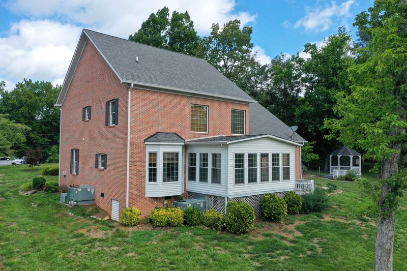 320 Franklin Pl, Clinton, TN 37716