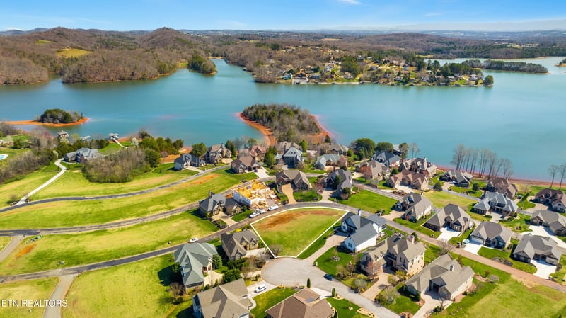 320 Grandville Ct, Vonore, TN 37885