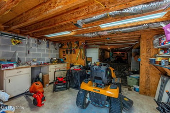 320 Iron Wood Cir, Crossville, TN 38571