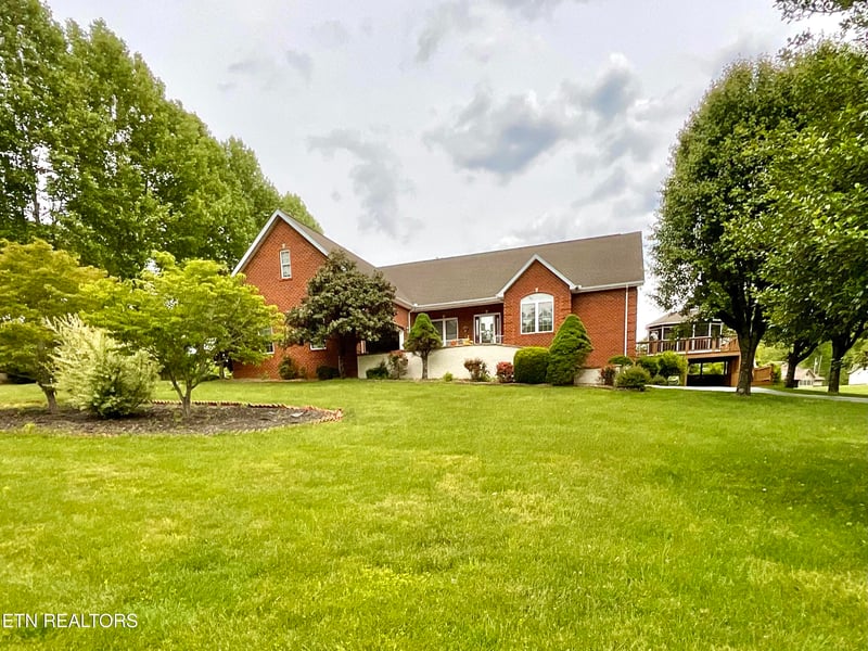 320 Iron Wood Cir, Crossville, TN 38571