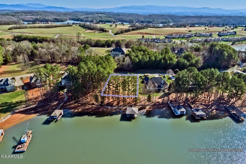 320 Marsh Hawk Dr, Vonore, TN 37885