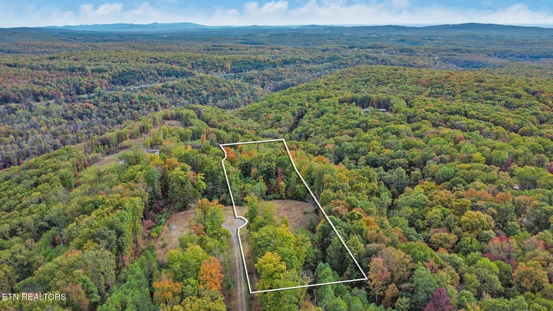 320 Upper Eagles Nest Rd, Crab Orchard, TN 37723
