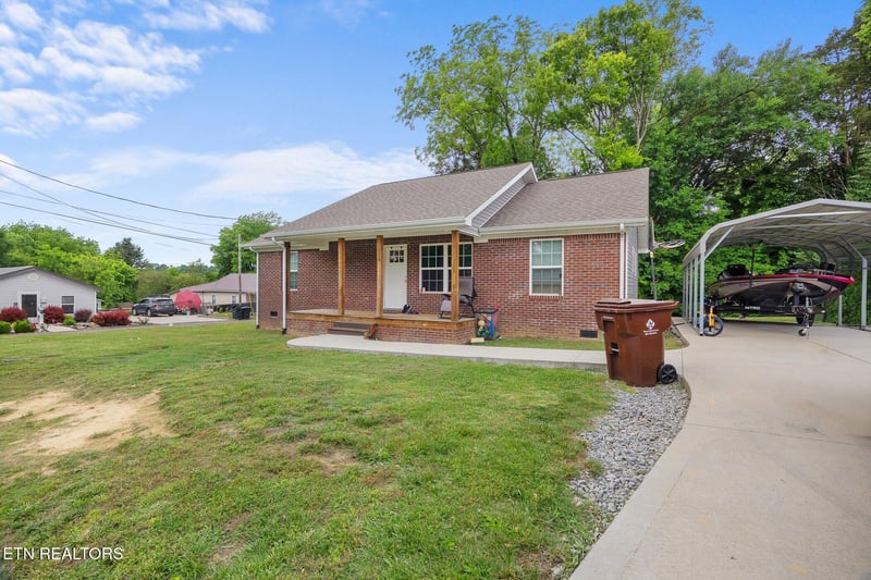 320 W Walnut St, Madisonville, TN 37354