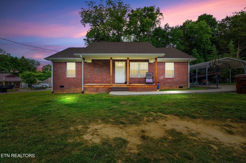 320 W Walnut St, Madisonville, TN 37354