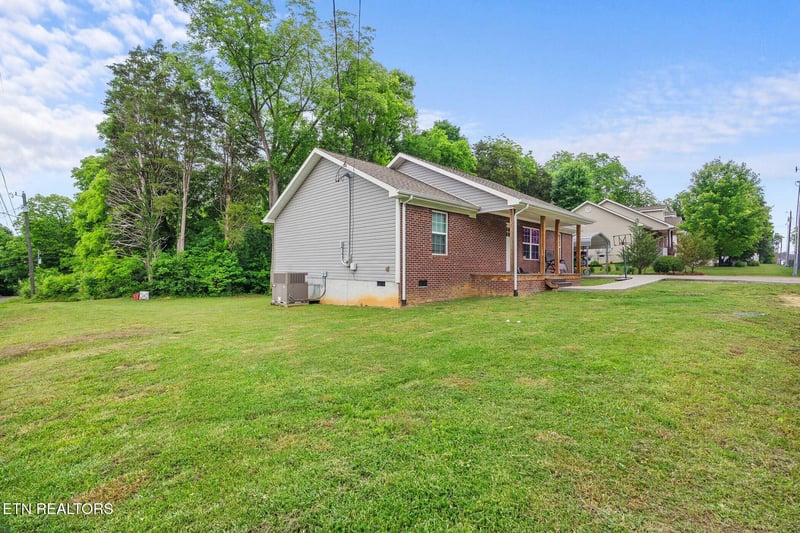 320 W Walnut St, Madisonville, TN 37354
